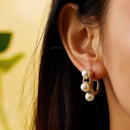 Brinco Meia Argola de Perolas Folheado a Ouro 18k